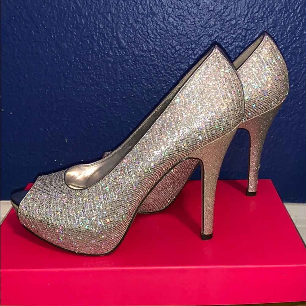 Sparkly Silver Heels - Like New!